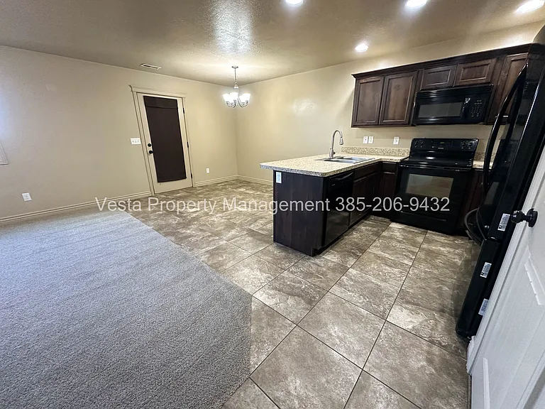 1933 N 325 W — Photo 2