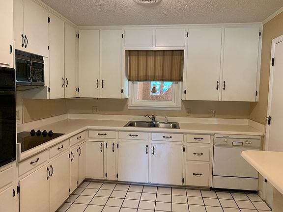 5th image of 1202 S Columbus St