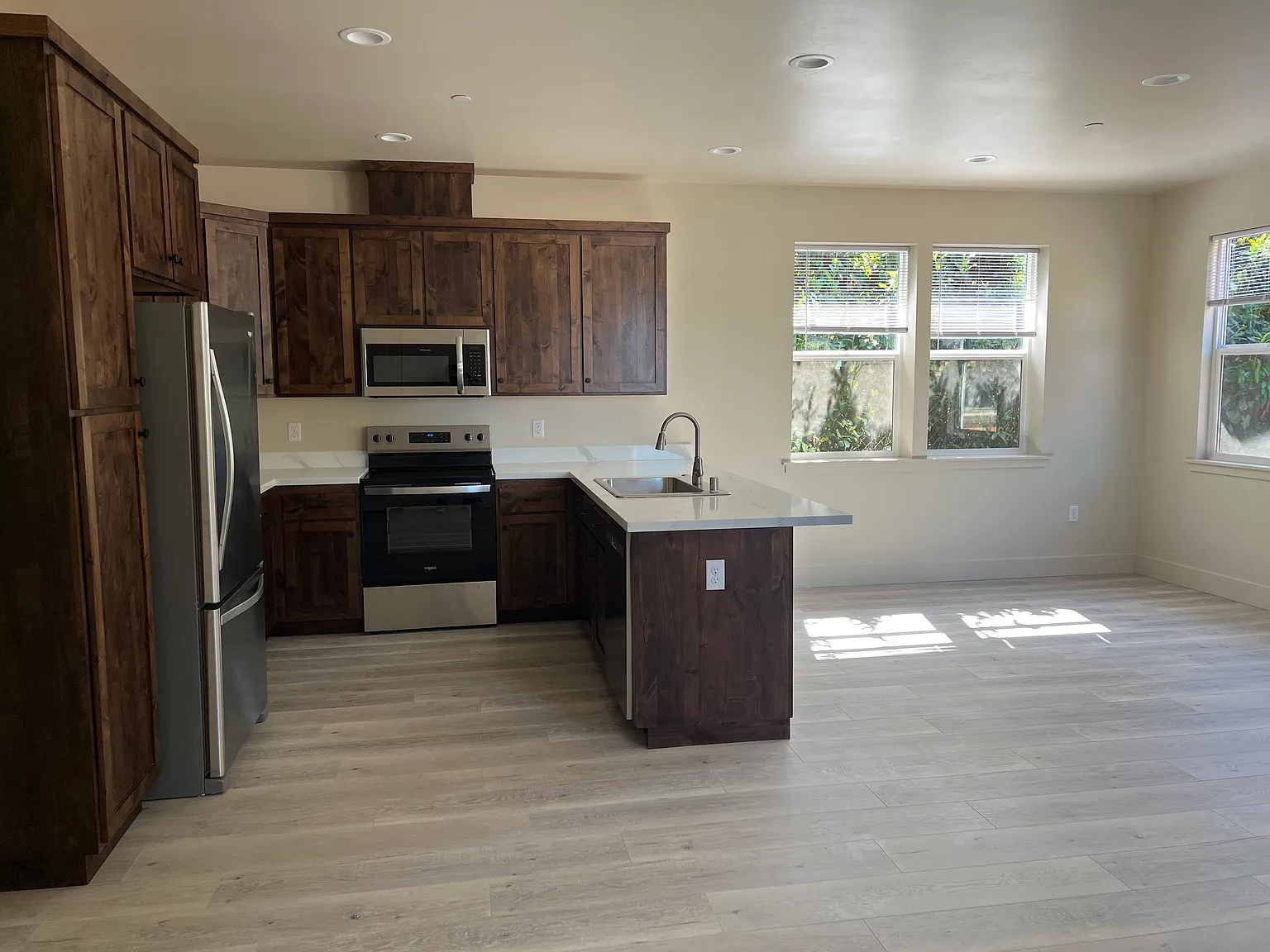 2 bed, 864 sqft, $2,000 — Photo 2
