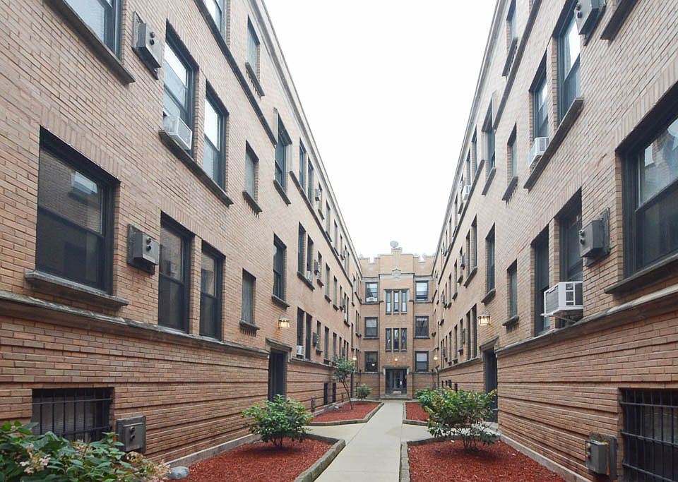 1st image of 821A W Cornelia Ave APT 113
