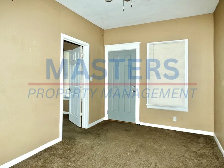 2563 Foraker Ave — Photo 25