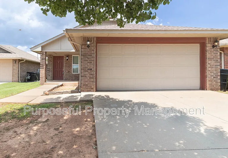 617 SW 36th St — Photo 2