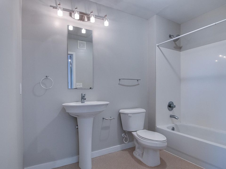 2nd image of 832 Banklick St APT 107