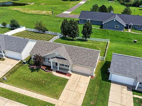 3rd image of 225 Brookstone Creek Dr