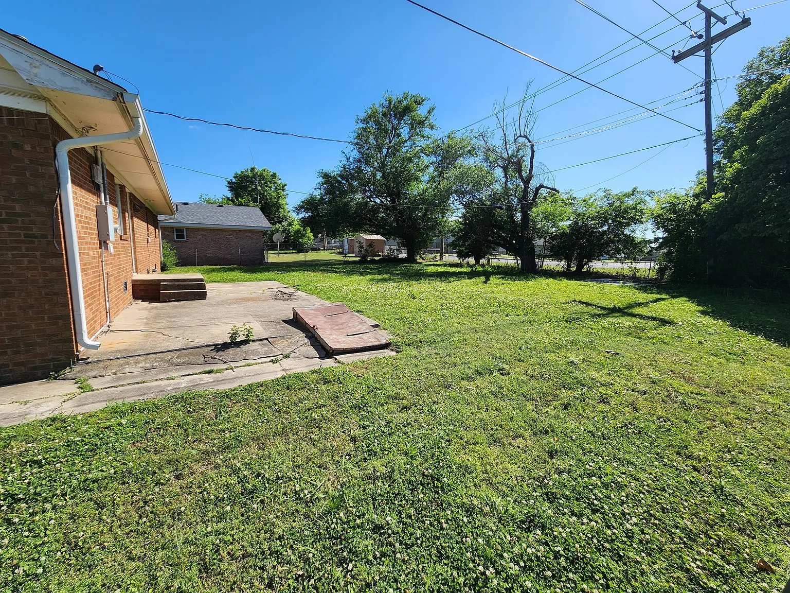 933 Crestview Ave. - Rhodes - 1 — Photo 2