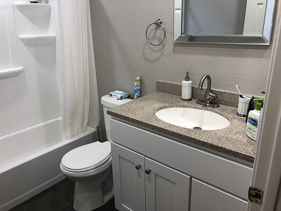 3rd image of 516 Venice Way APT 1