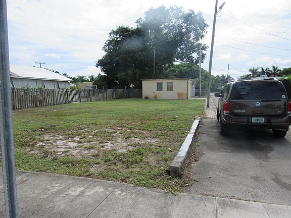 2nd image of 336 Edgewood Dr