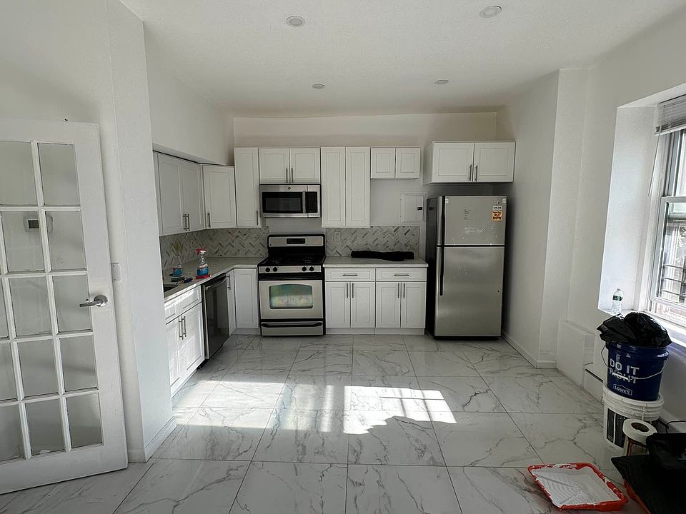 1st image of 401 5th Ave #2