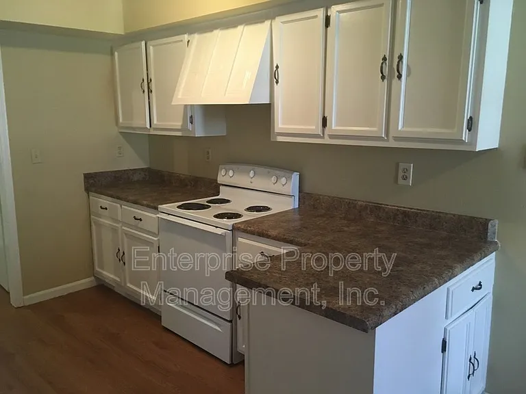 7019 Shadow Oaks Dr — Photo 10