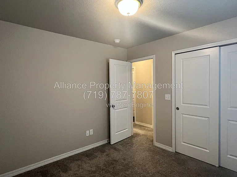 7851 Lathrop Vw — Photo 32