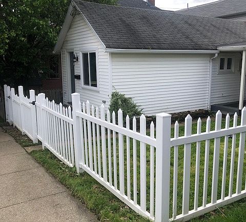 2nd image of 525 Grove St