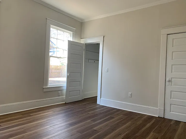 511 Park Ave — Photo 18