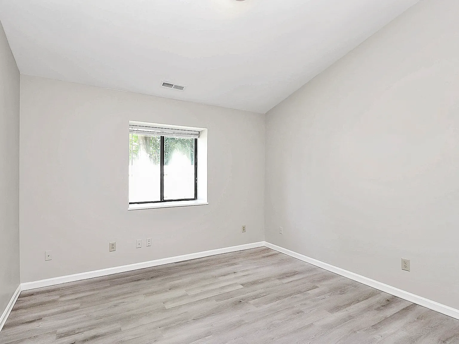 2 bed, 800 sqft, $1,200 — Photo 4