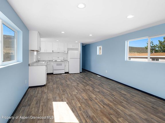 5th image of 22 E Silverbell Pl