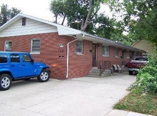 615 11th St #B, Pekin, IL 61554