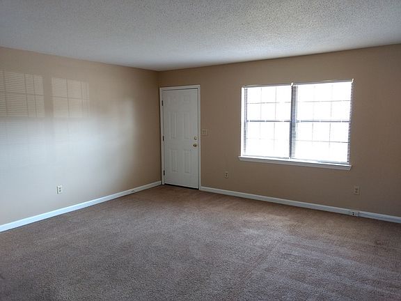 5th image of 5006 N Moore Ln