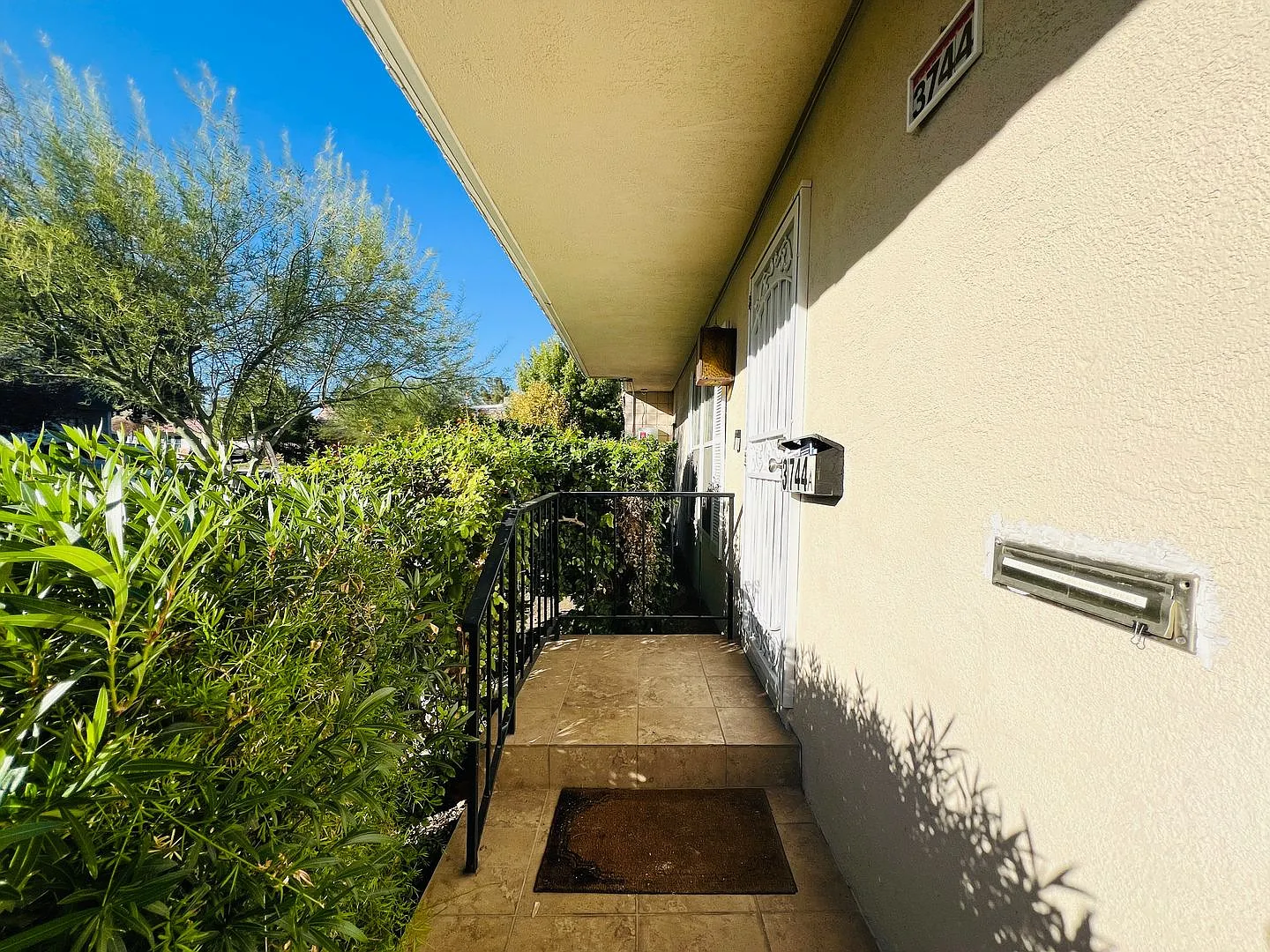 Price Reduced! Utilities Included Upgraded 2-Bedroom Duplex Near Unlv — Photo 3