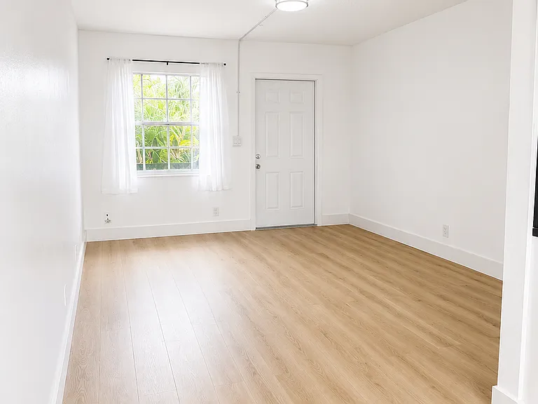 1450 SW 8th Ct — Photo 5