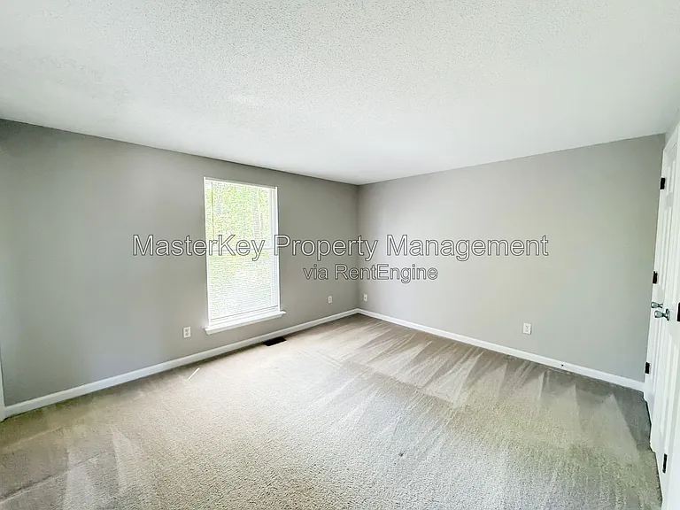 704 E Dynasty Dr — Photo 16