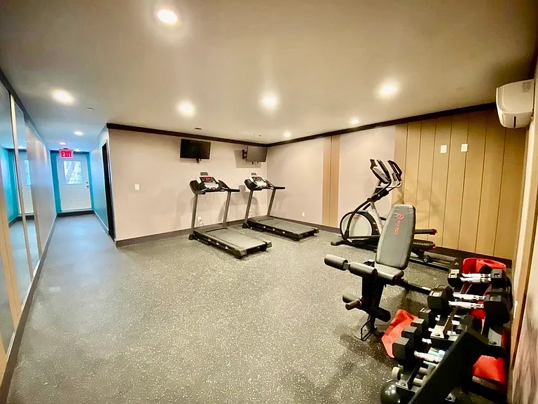 242 Hawthorne St #3F — Photo 8