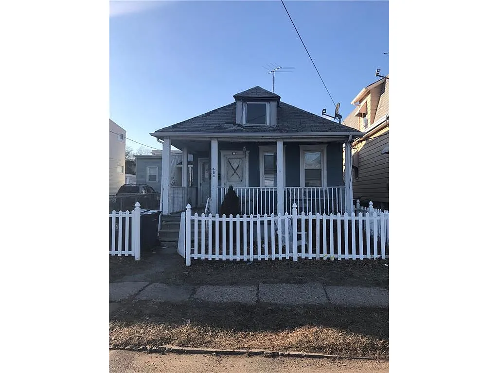 683 Penn St photo 1
