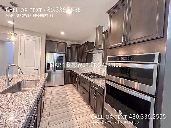 3rd image of 1102 S Cheri Lynn Dr