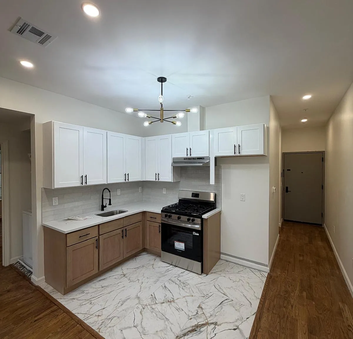 4 bed, $3,100 — Photo 1