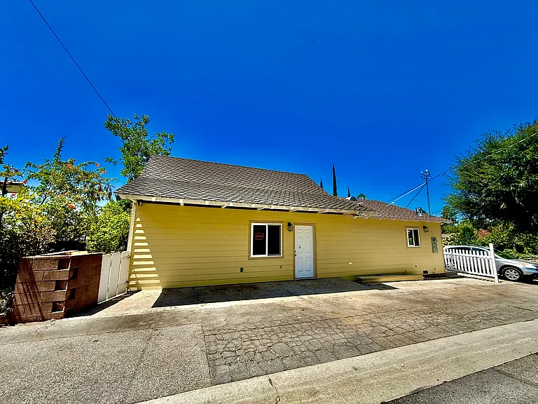 14273 Eastridge Dr — Photo 3