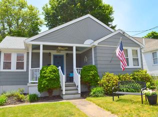 92 Rodman St, Narragansett, RI 02882