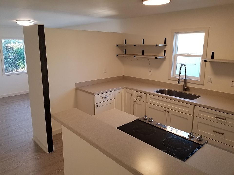 Fully remodeled kitchen (Updated photo with refrigerator will be posted soon)