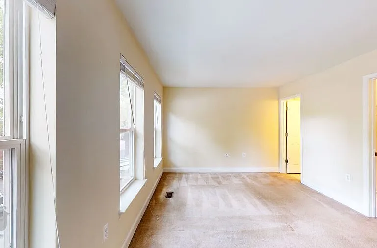 720 Barnes St NE — Photo 47
