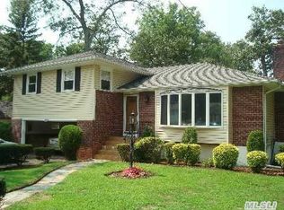 100 Governor Ave, West Babylon, NY 11704