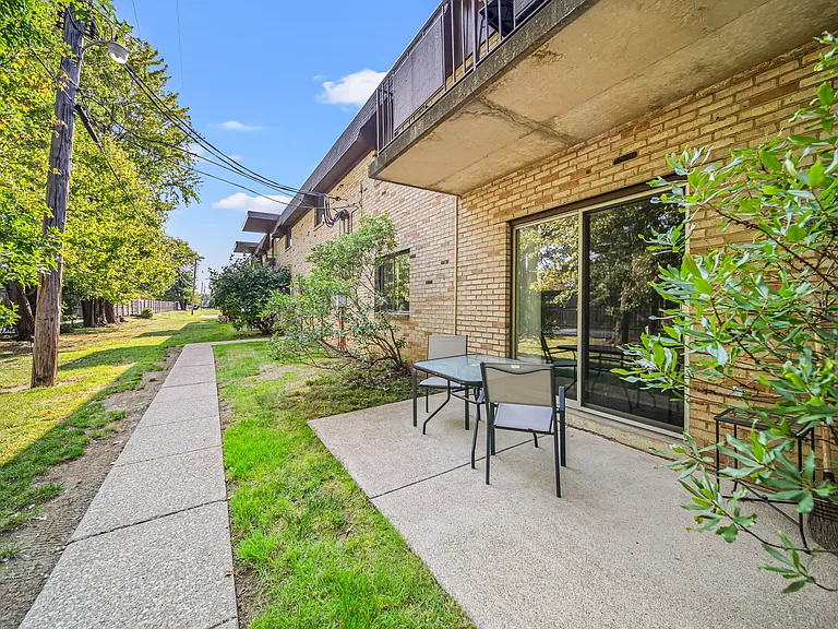 Heatherstone Apartments — Photo 73