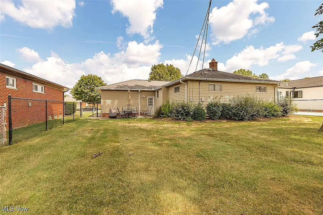 Building Photo - 5918 Mayflower Ave