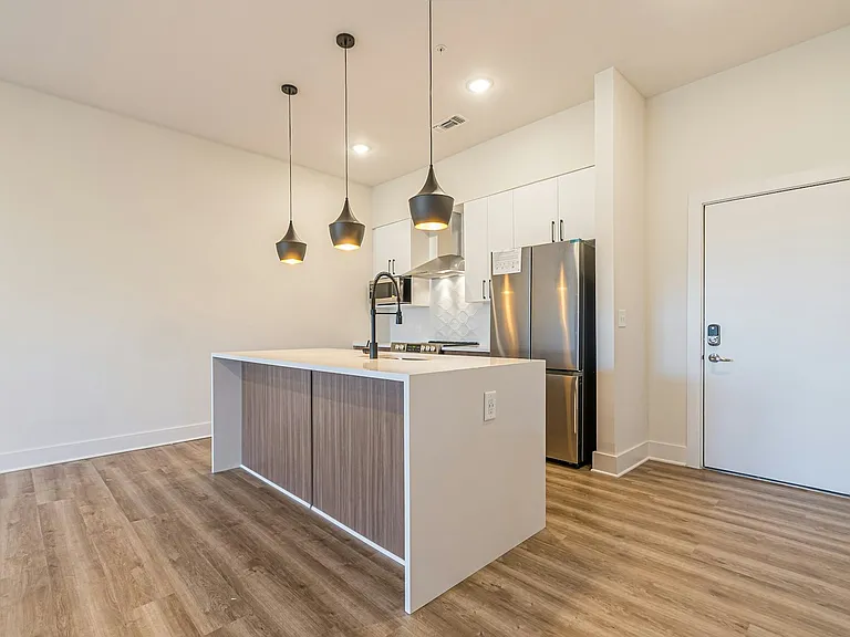 112 Rogers St NE #601 — Photo 2