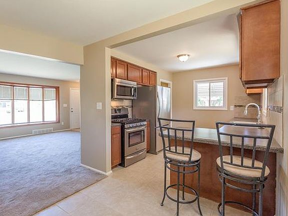 5th image of 32615 Avondale St