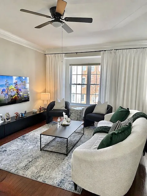 3 bed, 1592 sqft, $3,200 — Photo 2