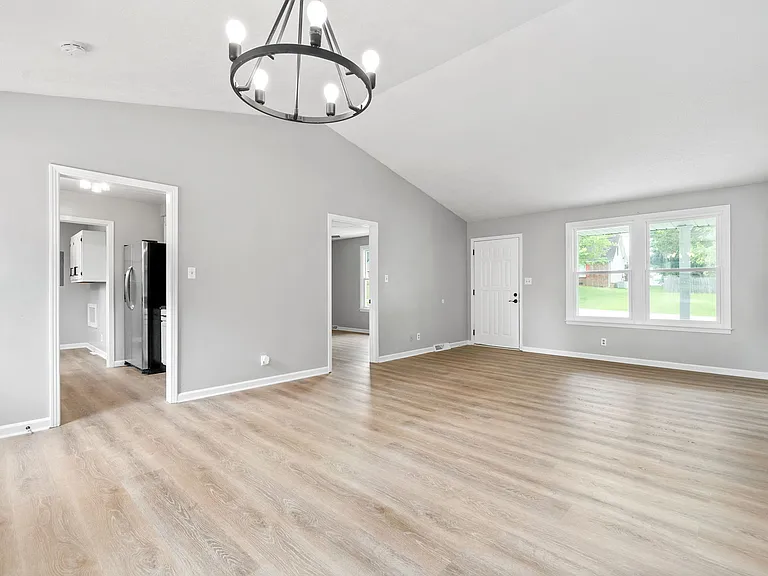 313 Grassland Dr — Photo 5