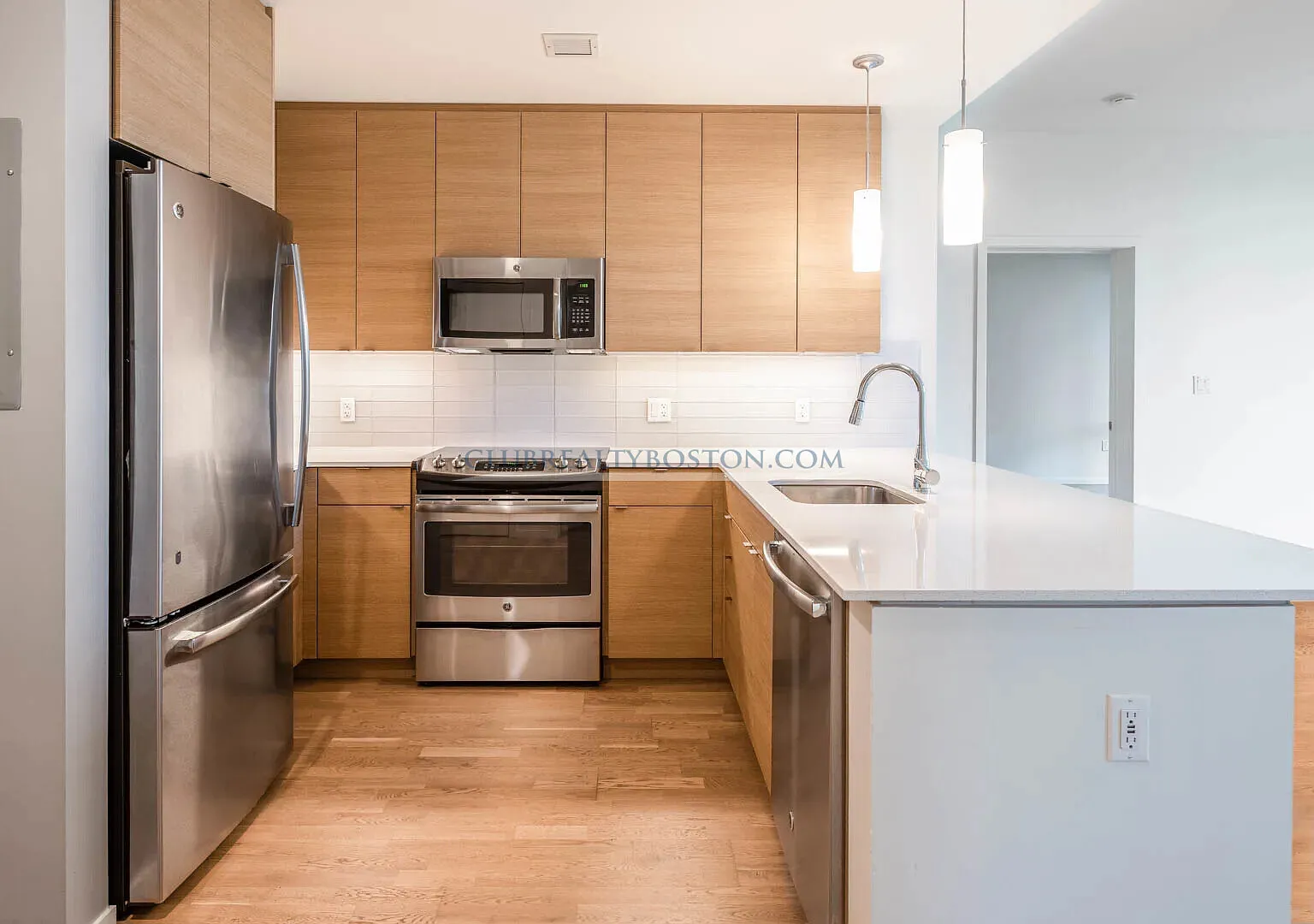 1 bed, 1.0 bath, 643 sqft, $3,720 — Photo 3