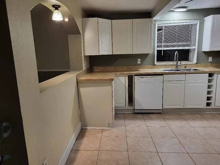 236 1/2 11th Ave NE #1 — Photo 7