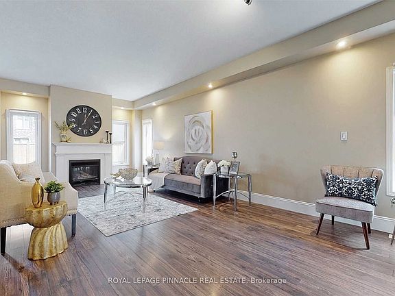 3rd image of 19 Basswood Rd