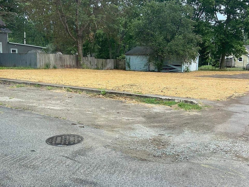 2nd image of 1230 Main St