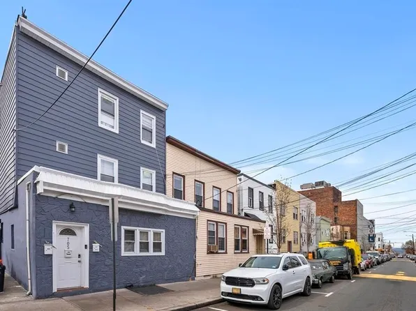 705 8th Street image 29 of 34