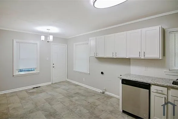 4217 Searcy St — Photo 7