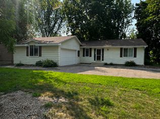 17399 Barberry Cir, Eden Prairie, MN 55346