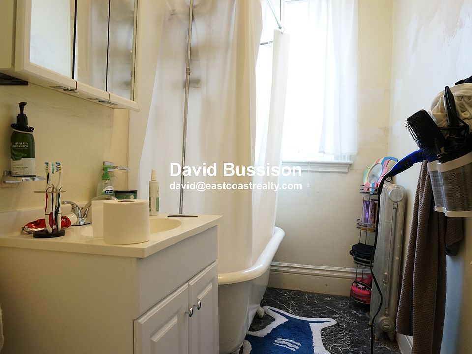 2nd image of 51 Queensberry St #433T