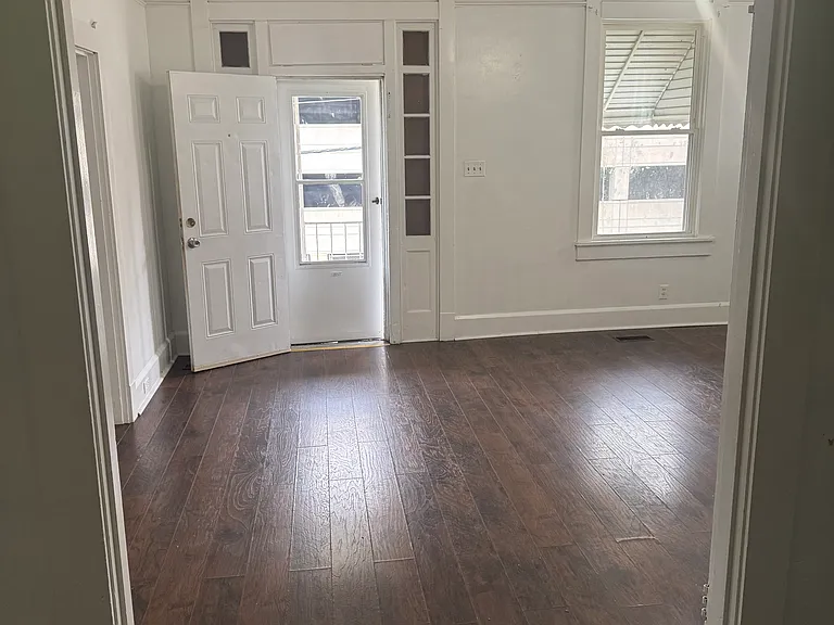 1027 Bryant St — Photo 6