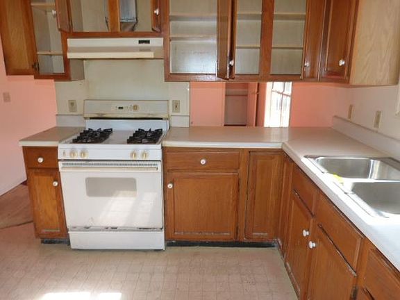 4th image of 342 Woodland Ave