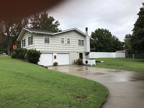 2nd image of 2302 Edgemont Dr