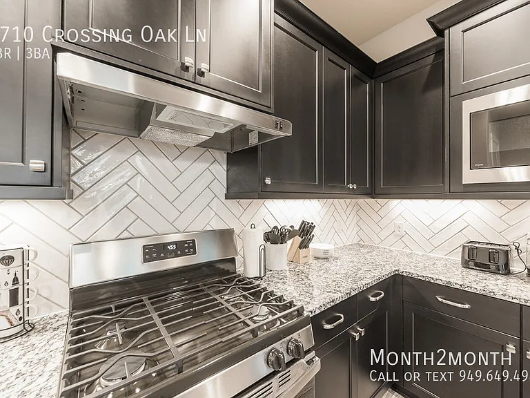 8710 Crossing Oak Ln — Photo 10
